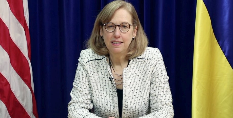 дипломат Крістіна Квін