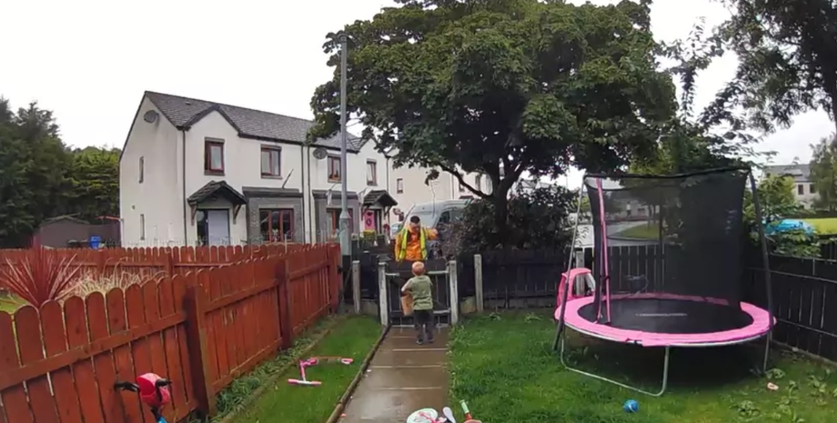 Элизабет Крукс, мальчик спас мать от смерти, интересные истории из жизни, курьезы, помощь курьера