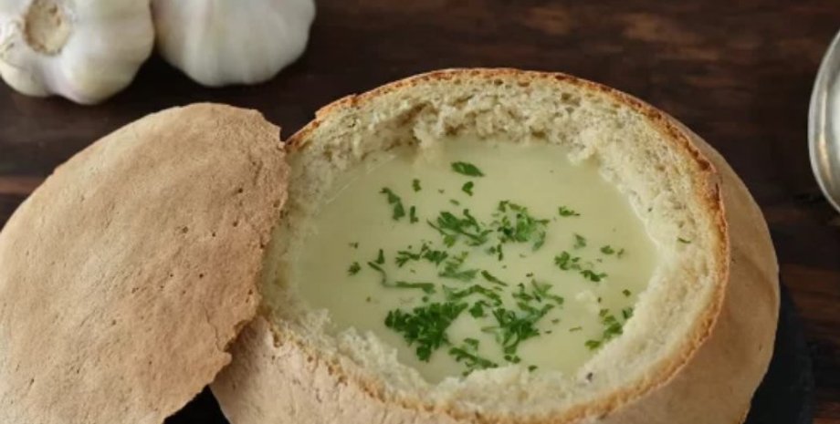 Чесночный крем-суп, суп-пюре, хлебная тарелка, зимние супы, зимние рецепты