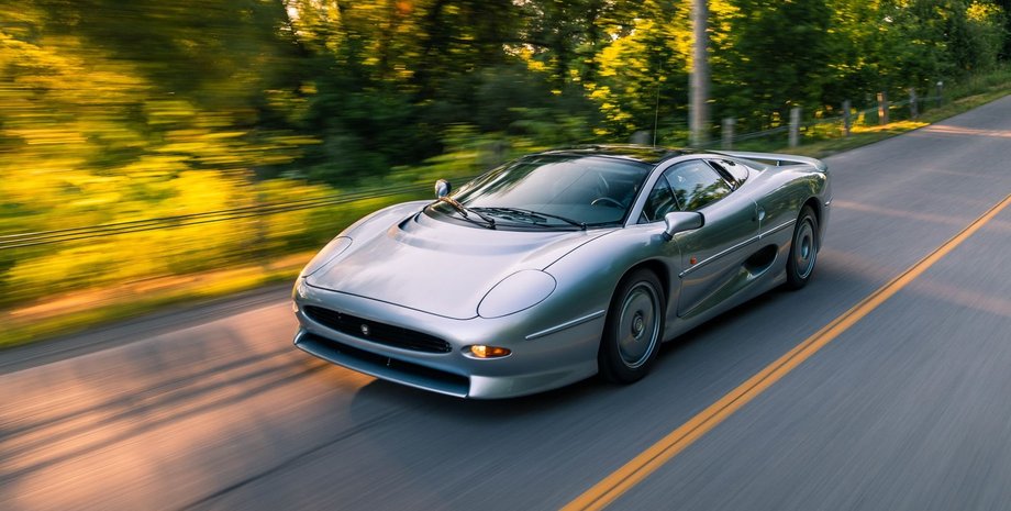 суперкар Jaguar XJ220