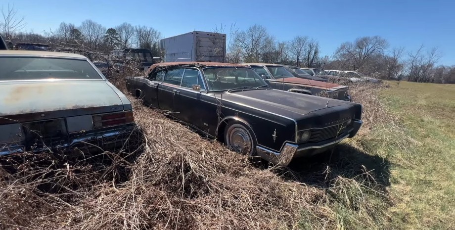 Lincoln Continental 1967, кладбище авто, свалка авто