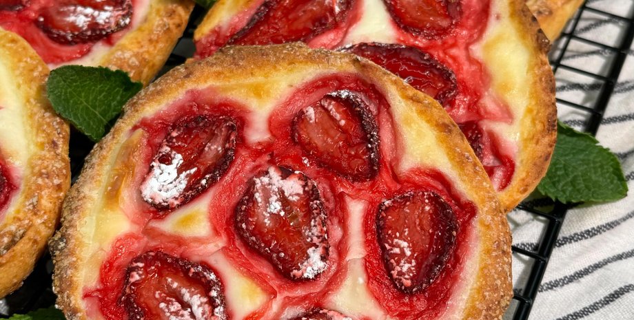 ватрушки з полуницею, сирні ватрушки