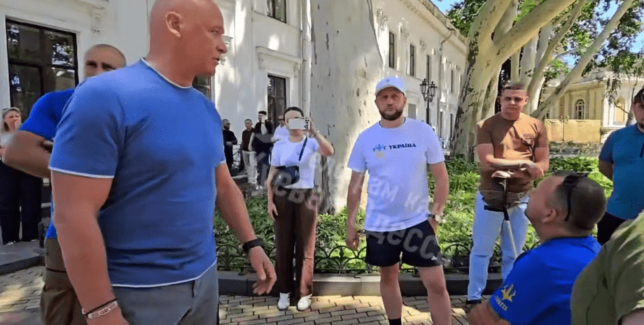 Мэр Одессы Геннадий Труханов поскандалил на улице