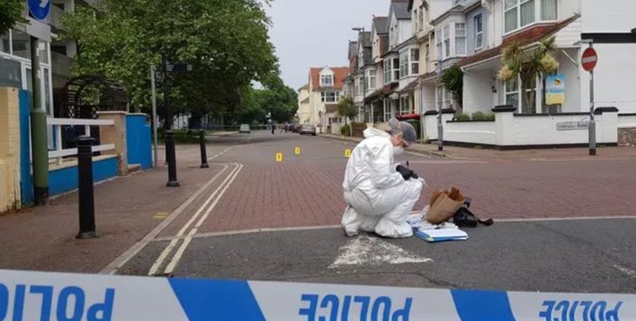 Хулиганы в курортном городке, 9-летние хулиганы, детям все сходит с рук, банды, банды с ножами, нападают на людей,