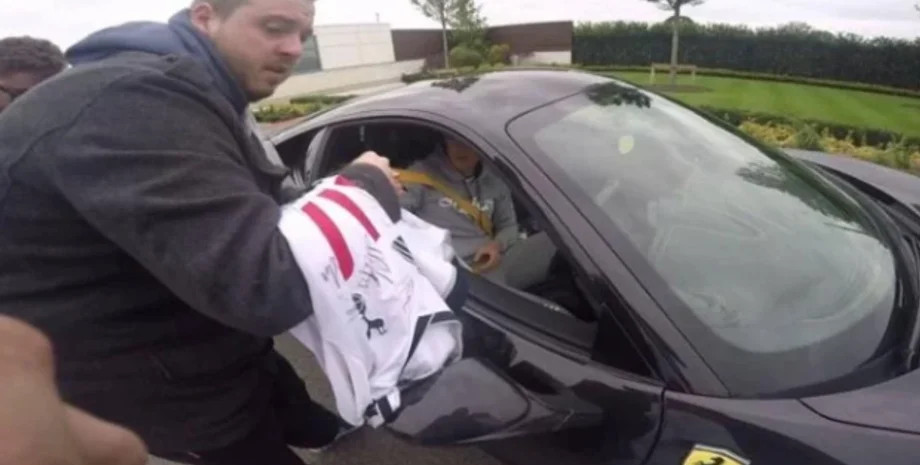 Сон Хын Мин автомобиль