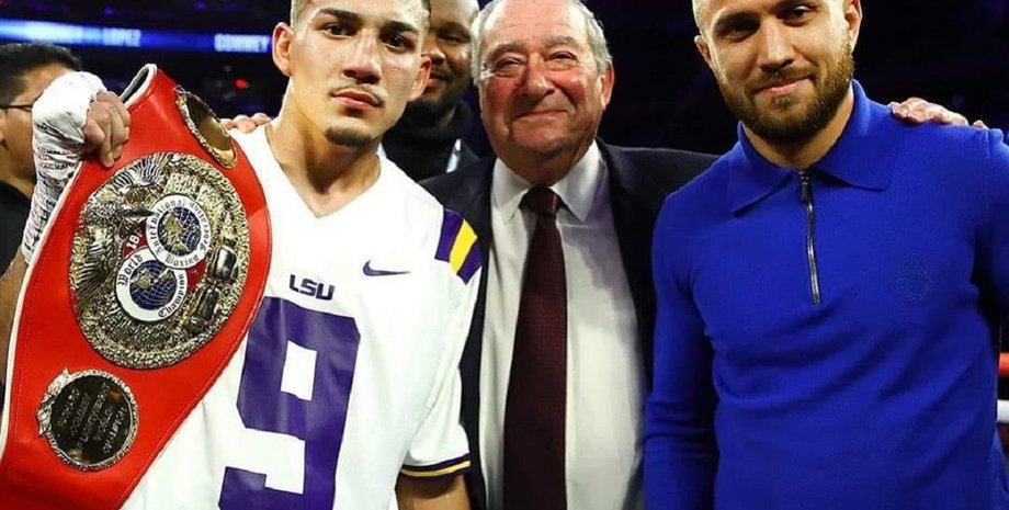 Теофимо Лопес и Василий Ломаченко / Фото: Boxing Scene