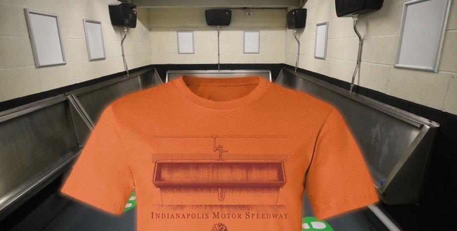 Футболка із зображенням пісуарів траси Індіанаполіс і власне чоловічі туалети
