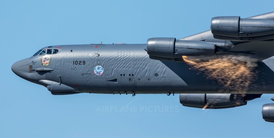 бомбардировщик ВВС США B-52H