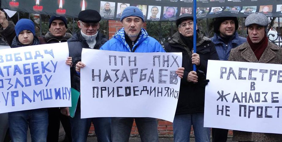 Айдос Садыков (в центре) / Фото: Aydos  Sadykov/Facebook