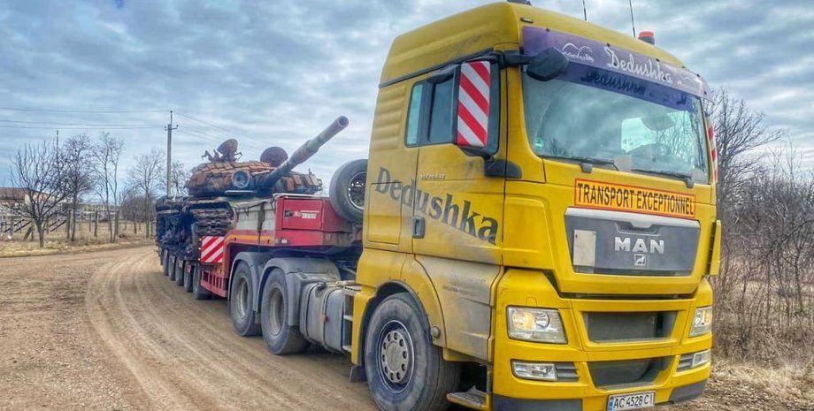 российский танк, берлин, разбитая российская техника