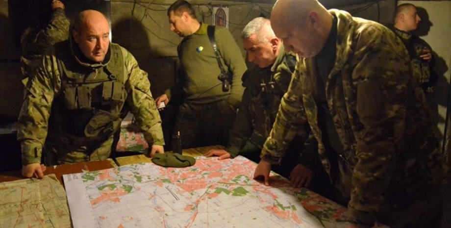 Александр Турчинов во время поездки на фронт / Фото пресс-службы СНБО