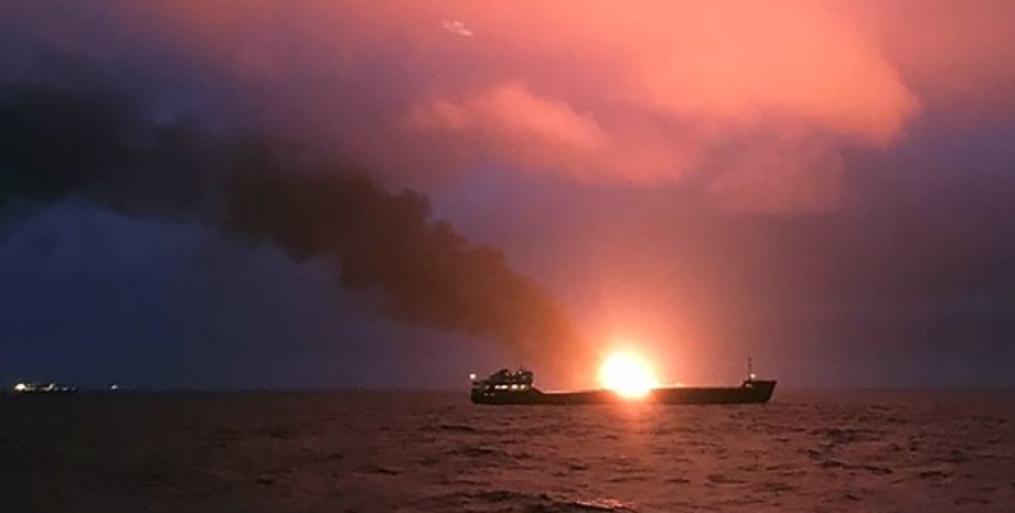 Пожар на судне Пожар, море, судно, корабль, Россия, РФ, Южная Корея