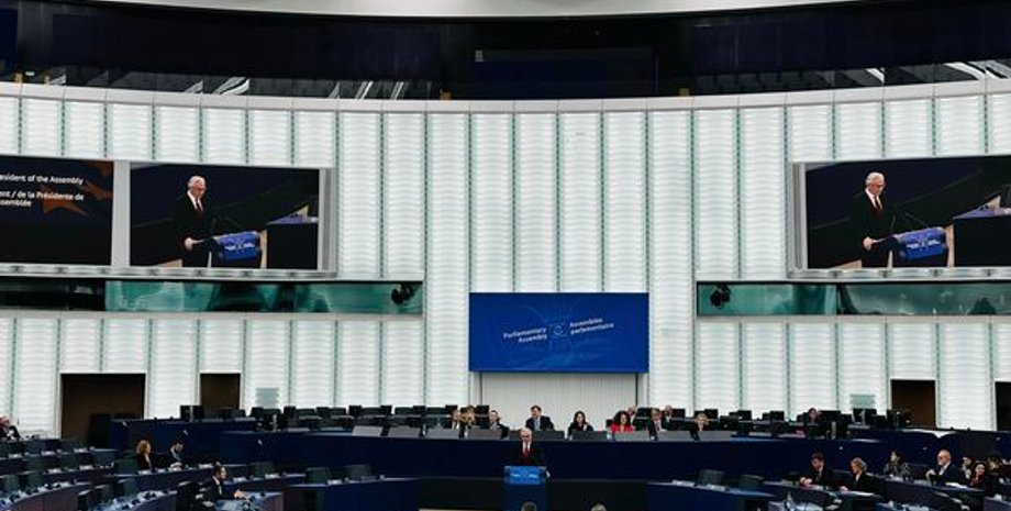 вибори глави ПАРЄ, Європа, Греція, грецький політик