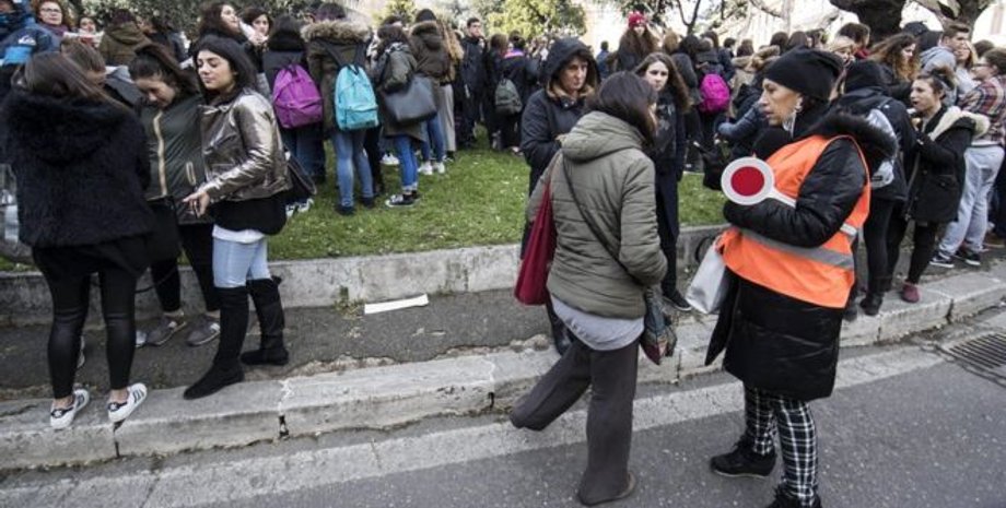 Эвакуация римских школьников / Фото: ЕРА