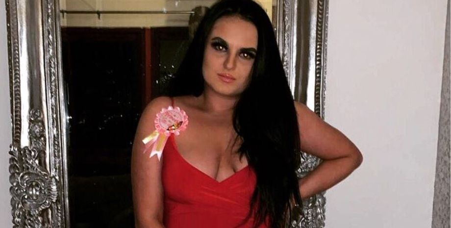 Оптическая иллюзия в зеркале, курьезы, приколы, интересные фото, снимки, Конни Уайт из Фолкерка, девушка оконфузилась