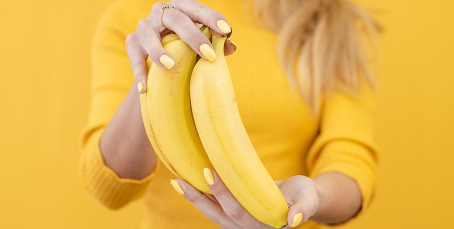 Девушка с бананами