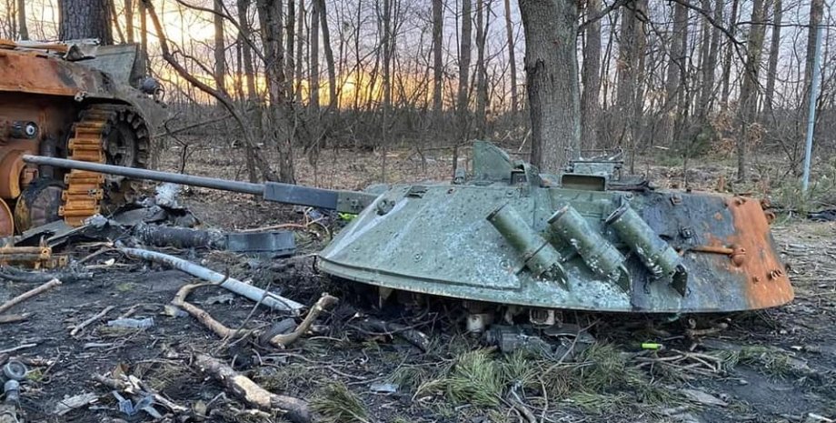 Разбитый танк