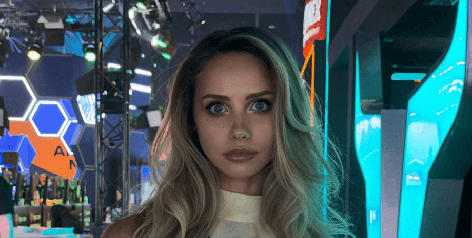 Катя Крипто показала наслідки прильоту в її будинок