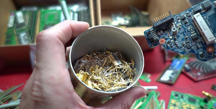 Добыча золота из электроники стала проще