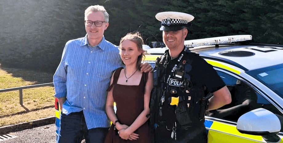 Коп принял роды у женщины в 2008-м: 17 лет его пригласили на выпускной дочери