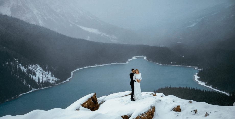 Холод, ветер и высота: пара сделала самую экстремальную свадебную фотосессию года