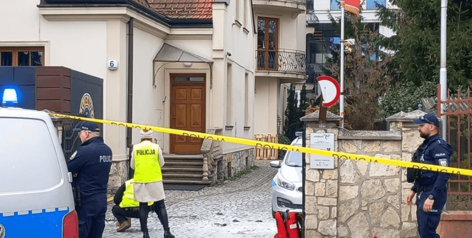 підпал біля консульства