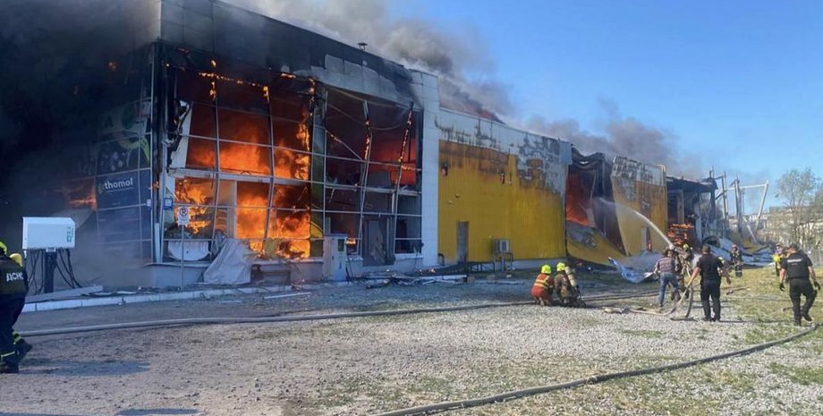 Кременчуг ракетный удар ТЦ Амстор жертвы обстрел оккупанты Россия ракета