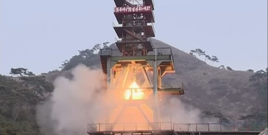Испытание ракеты на полигоне Сохэ/Скриншот из видео ntv7 news