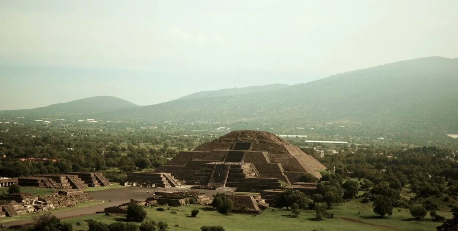 піраміда пернатого змія