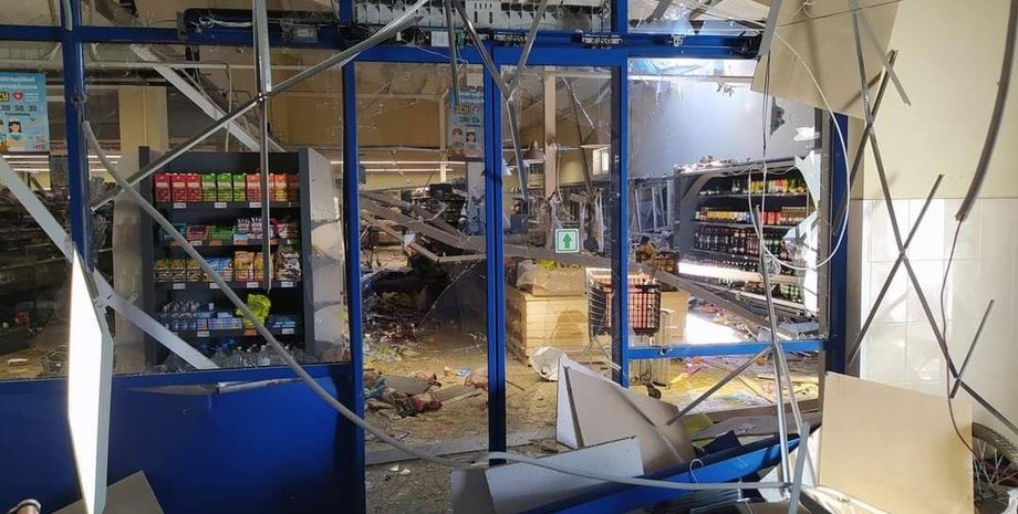 Херсон, обстрел,  прилеты, попадания, ракетный обстрел, ракетный удар,