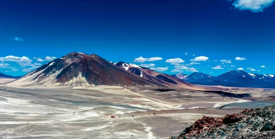 самый высокий вулкан Охос-дель-Саладо