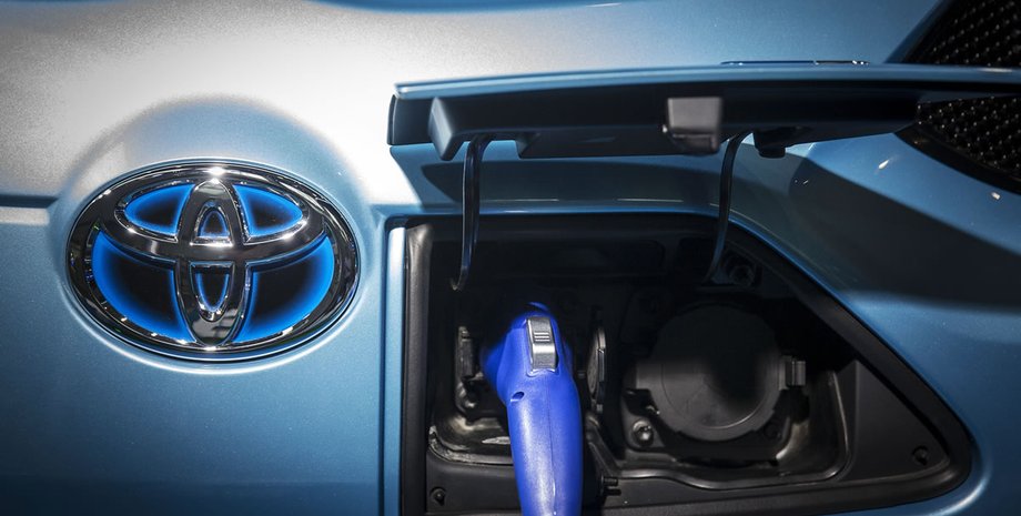 Toyota выступает против электромобилей