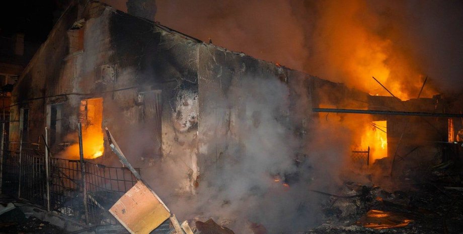 "Террор против гражданской жизни": ВС РФ атаковали Одессу 60 дронами ночью, — Зеленский