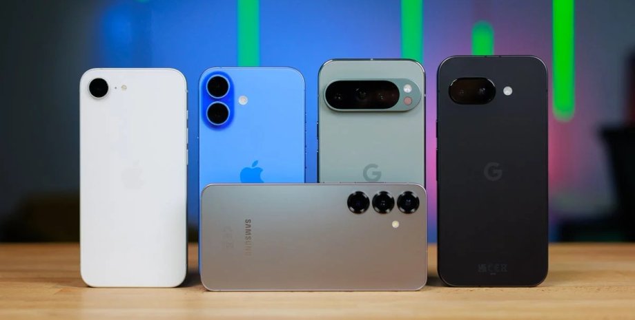 Vivo X300, Pixel 10, Samsung Galaxy S25, iPhone 17 Pro Смартфони Vivo X300, Pixel 10, Samsung Galaxy S25, iPhone 17 Pro на столі