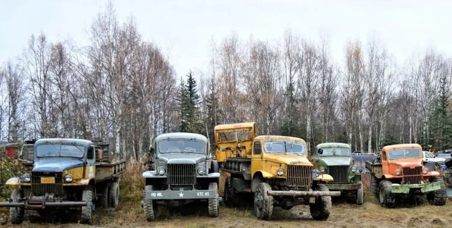 цвинтар авто, ретро авто, GMC CCKW, Studebaker US-6, вантажівка Studebaker