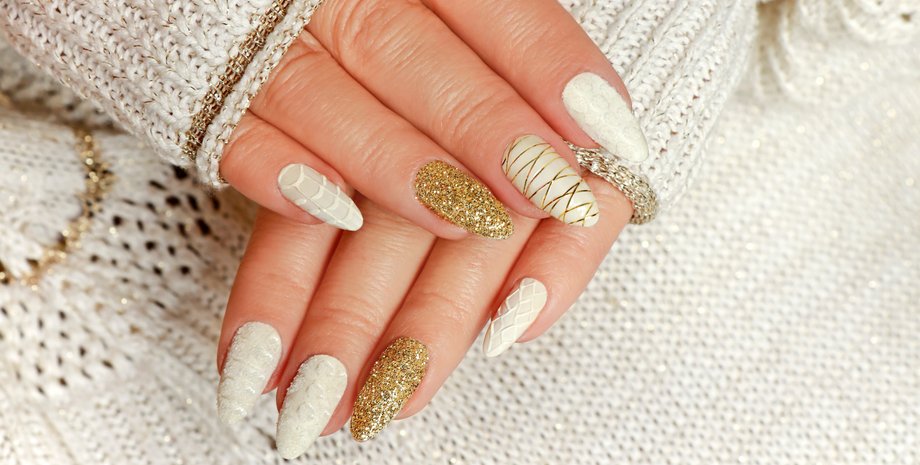 тренды маникюра, виктория бэкхэм стиль, идеи для маникюра, золотой маникюр, который маникюр сделать летом 2022
