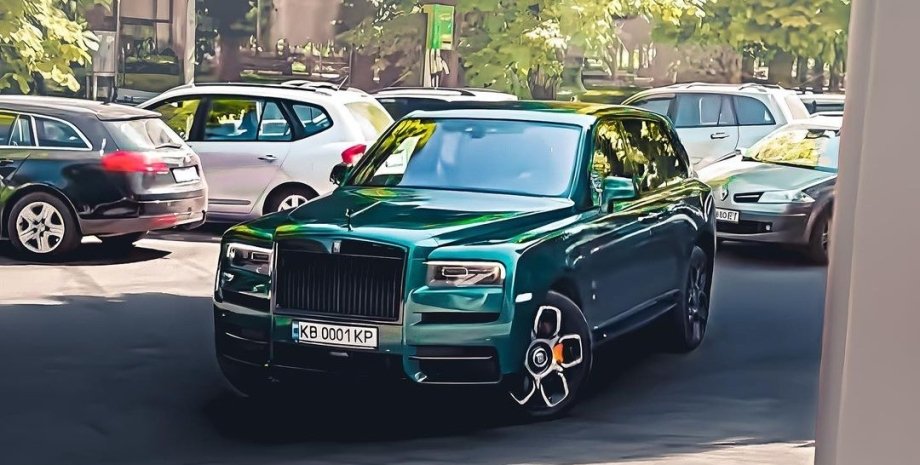 Rolls-Royce Cullinan Black Badge стоит около $700 000 Rolls-Royce Cullinan Black Badge, авто депутатов, роскошные авто