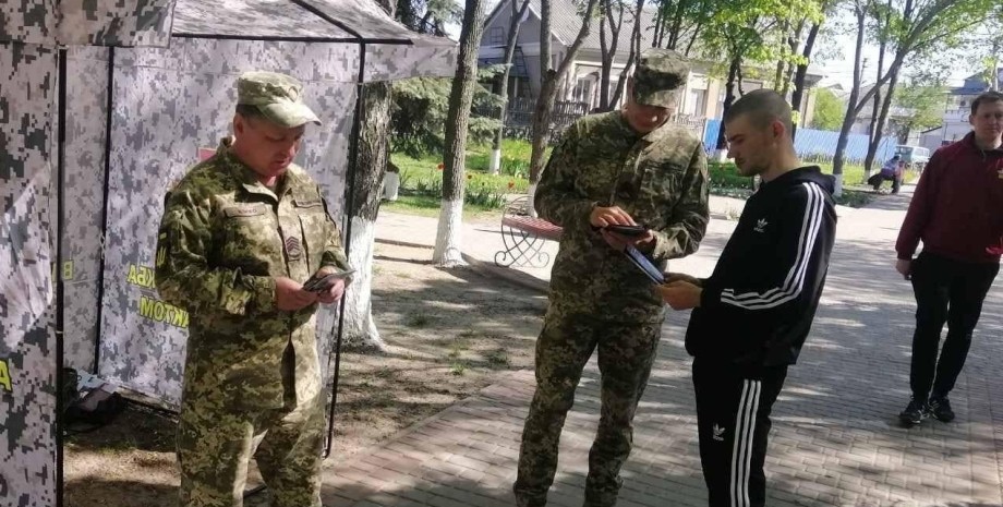 ТЦК и СП, вручение повестки, мобилизация в Украине, военнообязанный, военкомат, военкомат