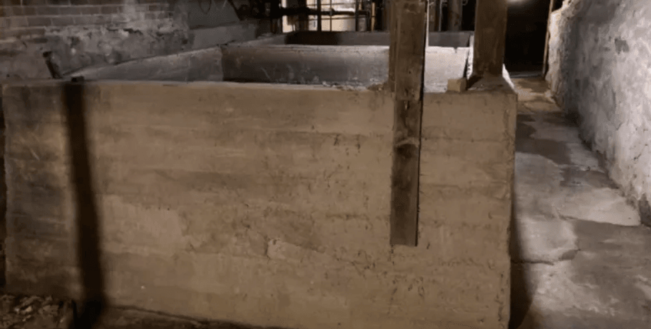 Резервуар у підвалі