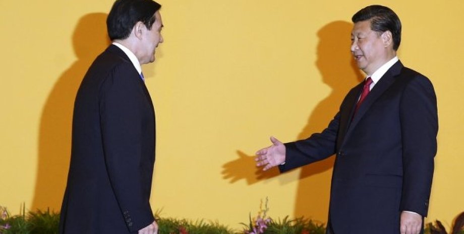 Си Цзиньпин и Ма Инцзю / Фото: Reuters