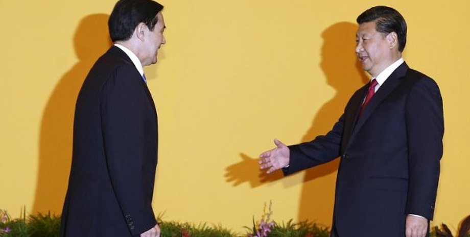 Си Цзиньпин и Ма Инцзю / Фото: Reuters