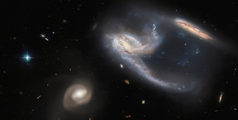 галактика NGC 7764A, космос, фото