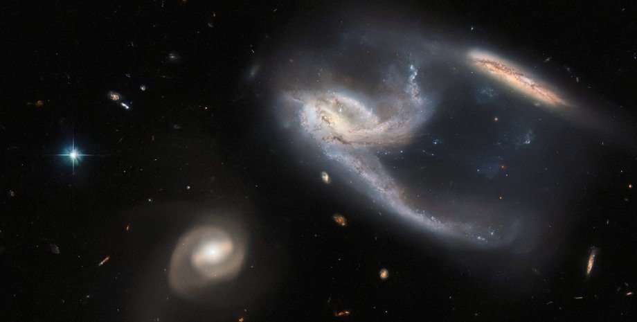 галактика NGC 7764A, космос, фото