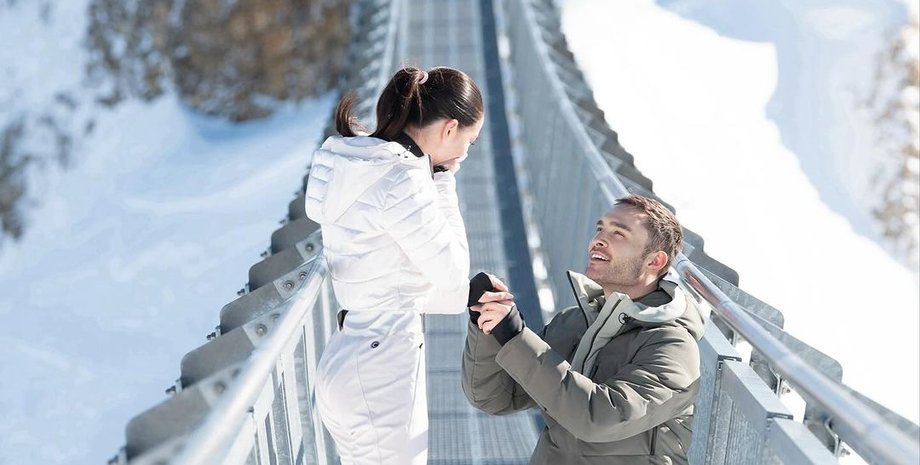 ед Вествік, Емі Джексон, заручини, зірка пліткарки