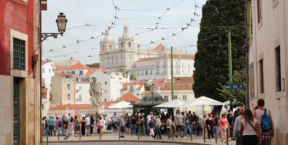 Лиссабон, Португалия, турист, русский язык, португальский язык, ресторан, гранат, граната