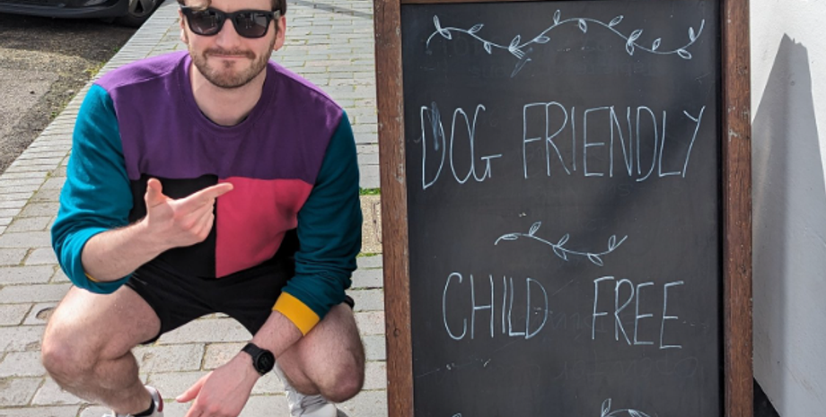 Паб попал в скандал из-за вывески, Дэвид Вустер, владелец паба в городе Сент-Олбанс, дети, семейный отдых