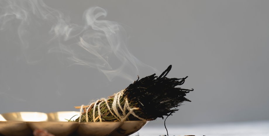 Благовония ароматические практики развивались на основе местных знаний