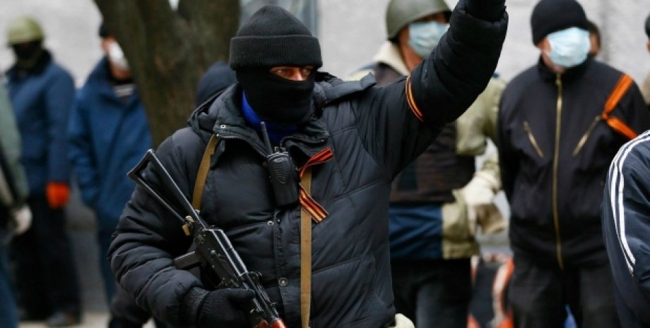 Террорист в Славянске / Фото: Reuters