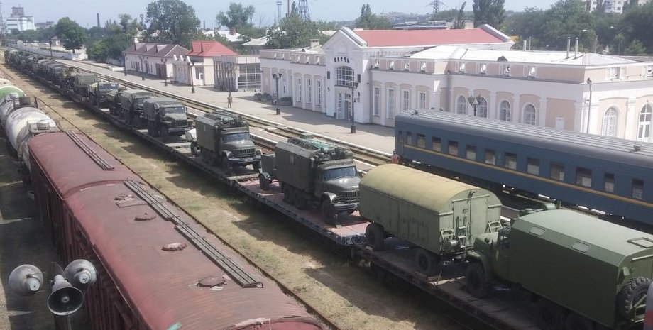 Эшелон с военной техникой в Керчи / Фото: crimeahrg.org