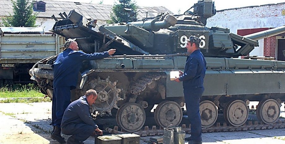 Ремонт бронетехники / Фото: news.pn